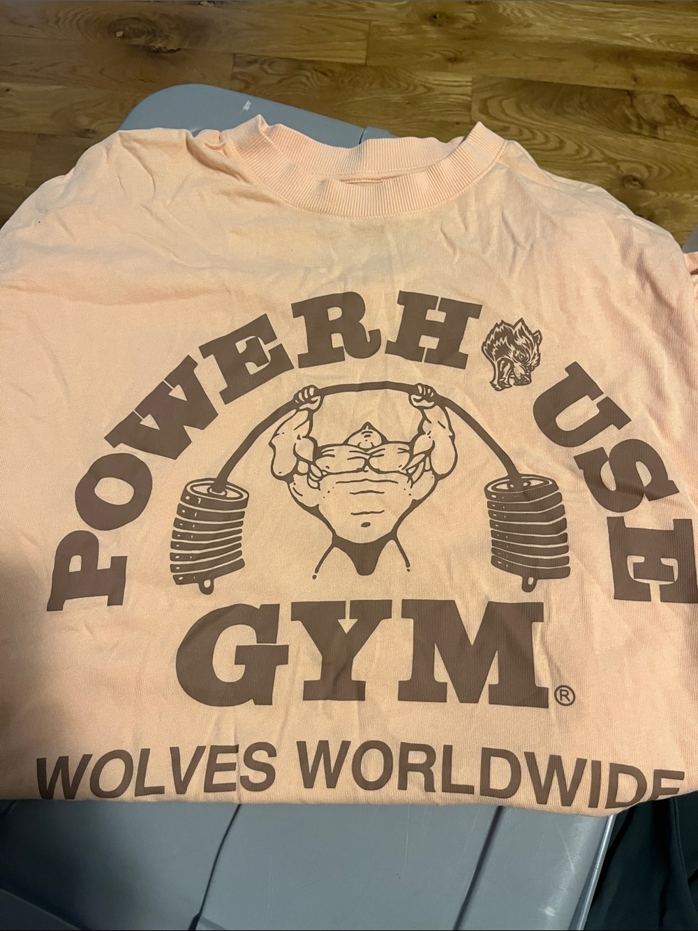 Powerhouse Gym Wolves Worldwide Pink Graphic Tee 105/1000 size large